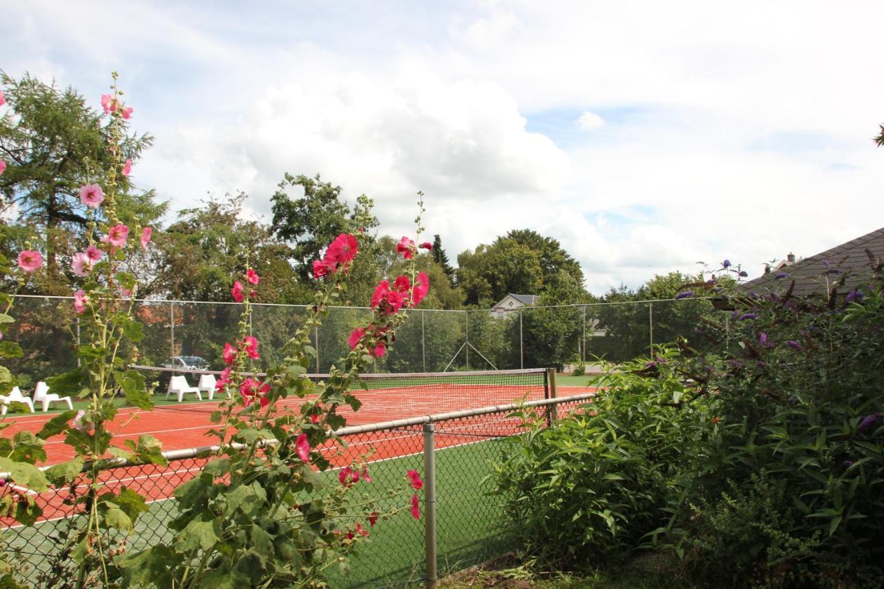 ErichemFamiliehuis De Betuwe Met Prive Kunstgras Tennisbaan En Sauna别墅 外观 照片