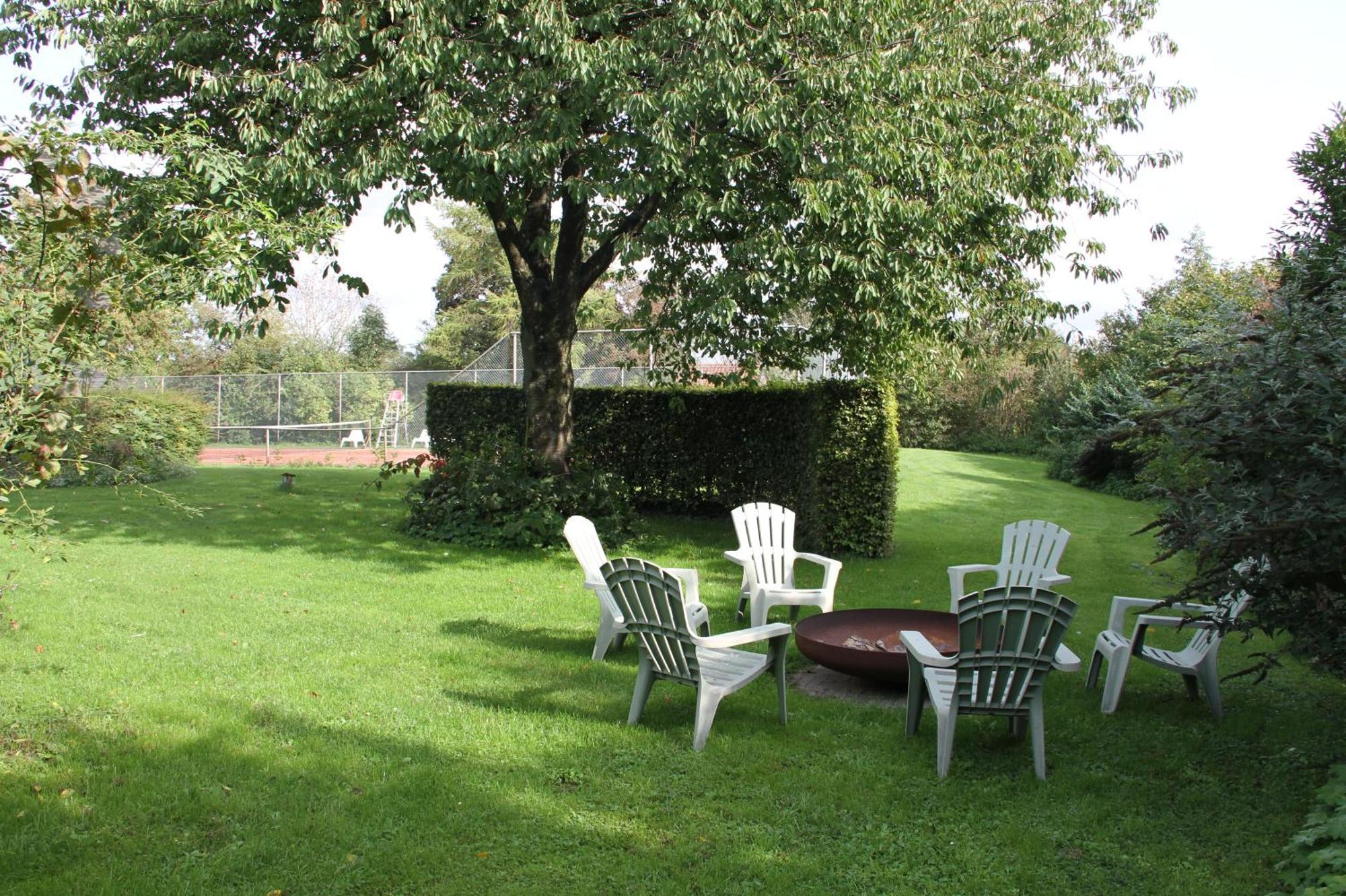 ErichemFamiliehuis De Betuwe Met Prive Kunstgras Tennisbaan En Sauna别墅 外观 照片