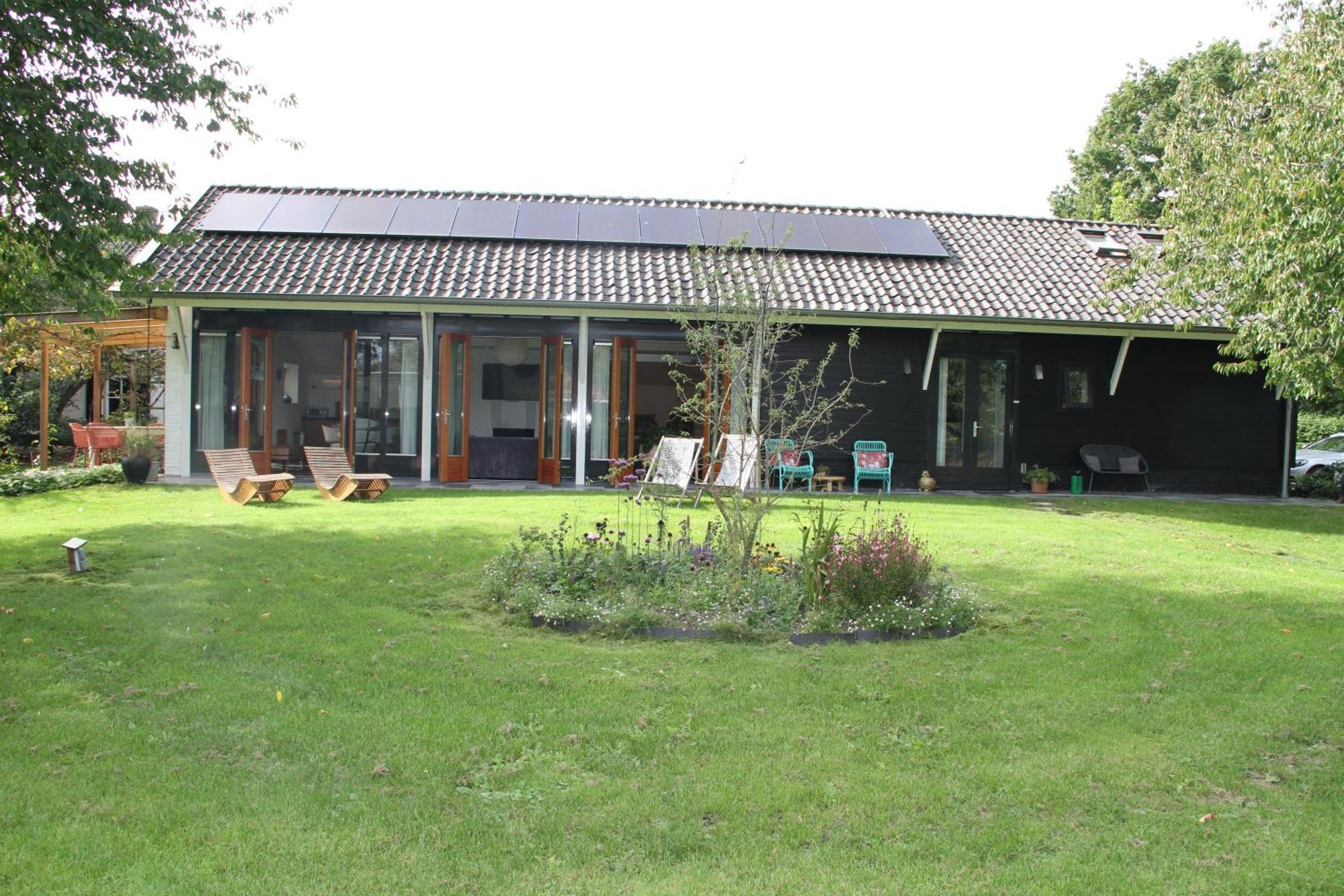 ErichemFamiliehuis De Betuwe Met Prive Kunstgras Tennisbaan En Sauna别墅 外观 照片